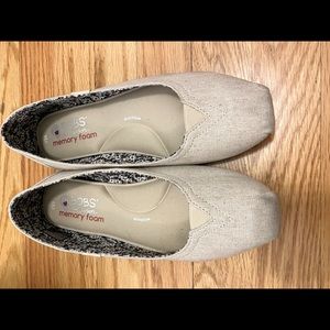 Bob sketchers flats.